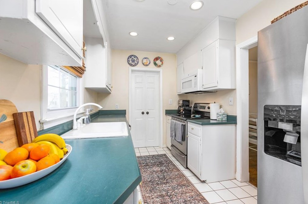 1704 Colonial Ave, Greensboro NC 27408-4205 exterior