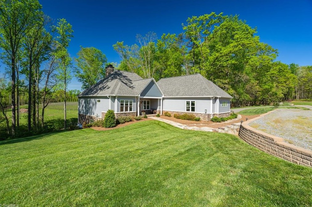 267 Devotion Farm Way, Thurmond NC 28683-8149 exterior