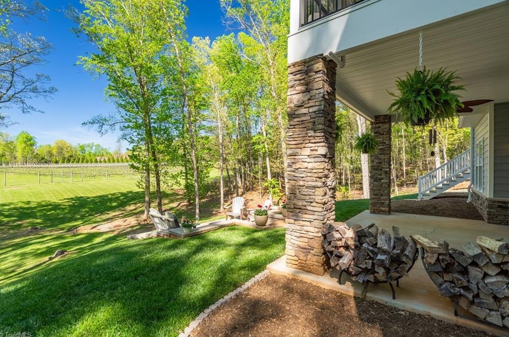 267 Devotion Farm Way, Thurmond NC 28683-8149 exterior