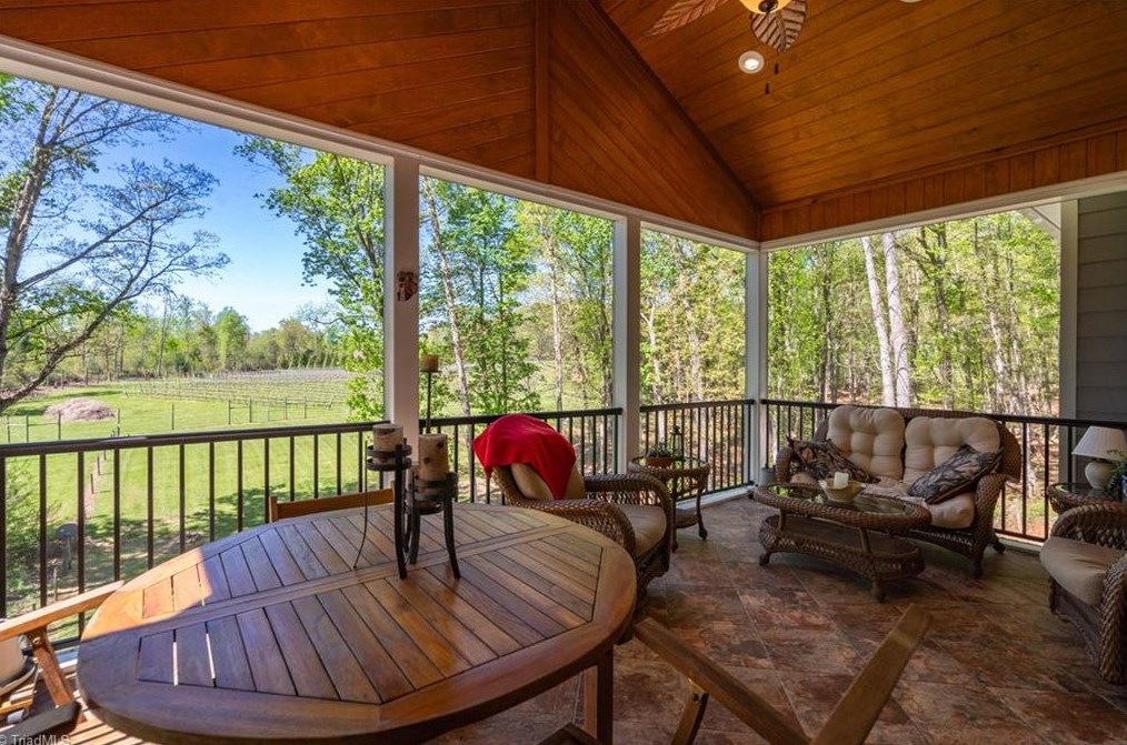 267 Devotion Farm Way, Thurmond NC 28683-8149 exterior