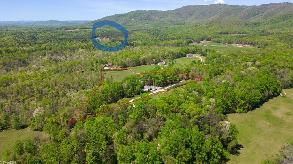 267 Devotion Farm Way, Thurmond NC 28683-8149 exterior