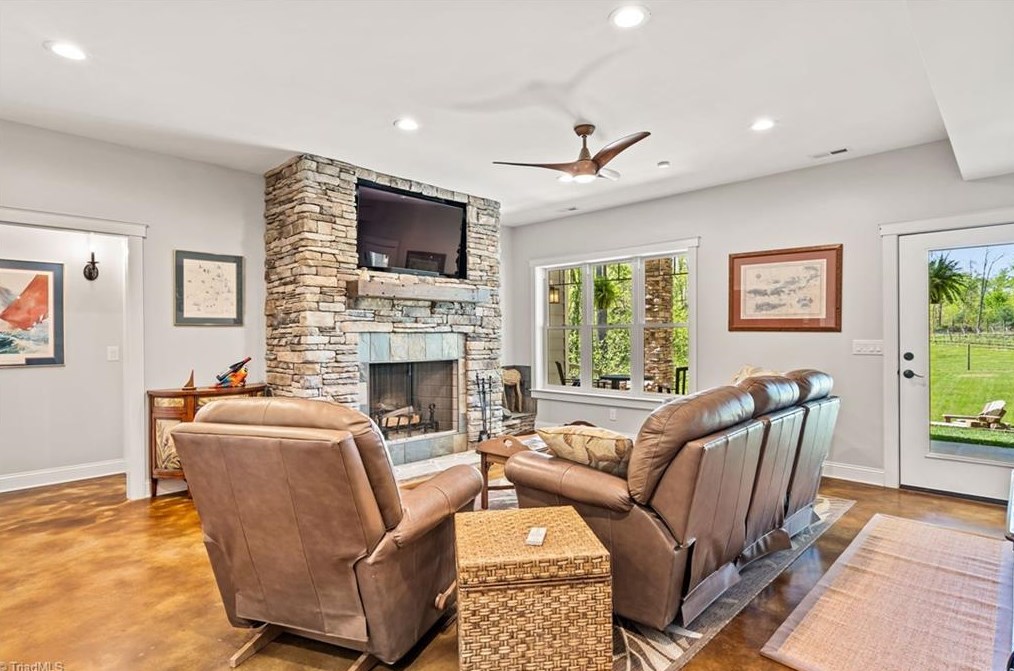 267 Devotion Farm Way, Thurmond NC 28683-8149 exterior