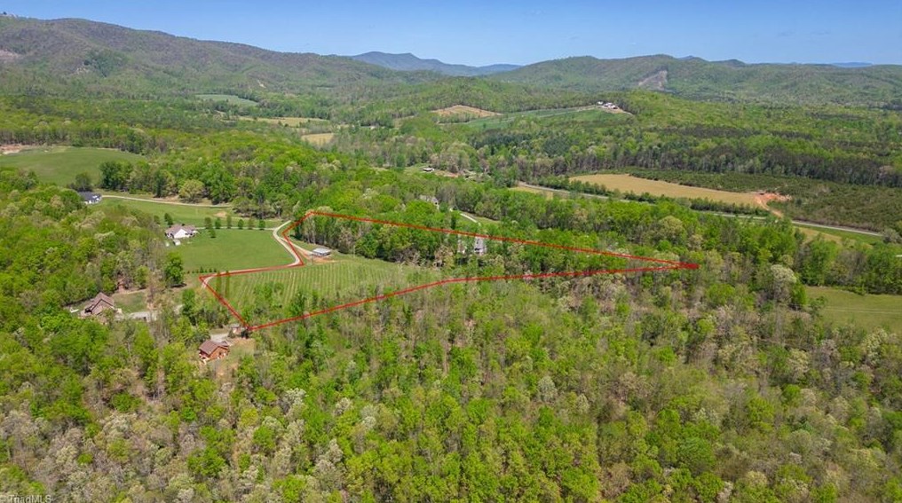 267 Devotion Farm Way, Thurmond NC 28683-8149 exterior