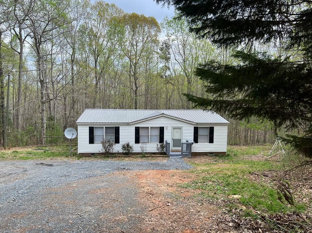 2209 Staleys Farm Rd, Asheboro, NC 27205