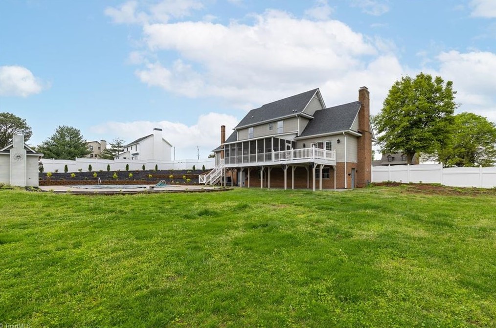 194 Old Farm Rd, Thomasville NC  27360-9423 exterior