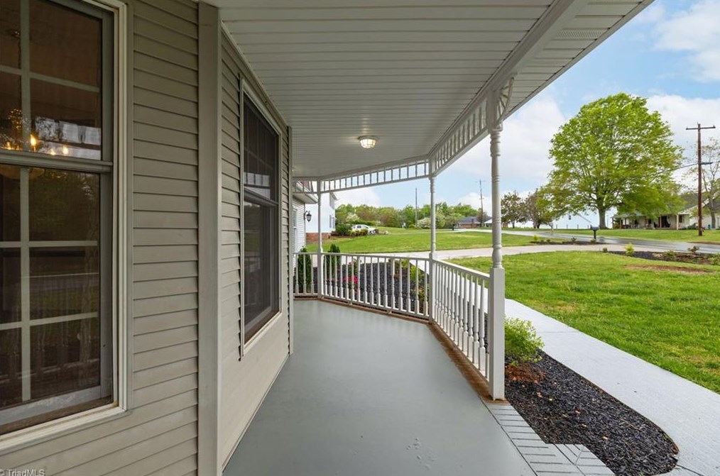 194 Old Farm Rd, Thomasville NC  27360-9423 exterior