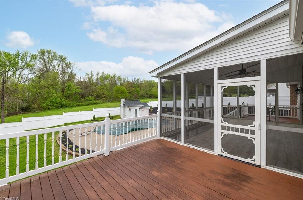 194 Old Farm Rd, Thomasville NC  27360-9423 exterior