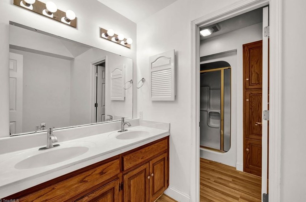 194 Old Farm Rd, Thomasville NC  27360-9423 exterior