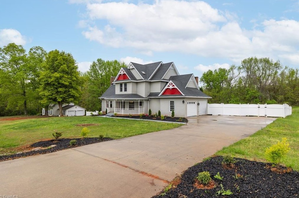 194 Old Farm Rd, Thomasville, NC 27360