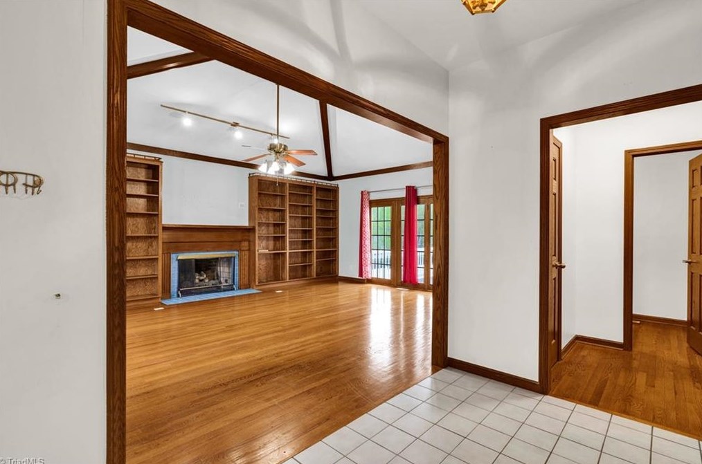 194 Old Farm Rd, Thomasville NC  27360-9423 exterior