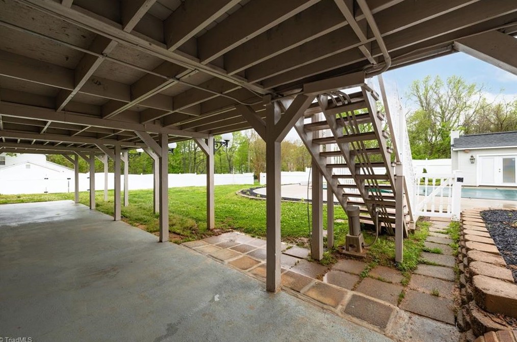 194 Old Farm Rd, Thomasville NC  27360-9423 exterior