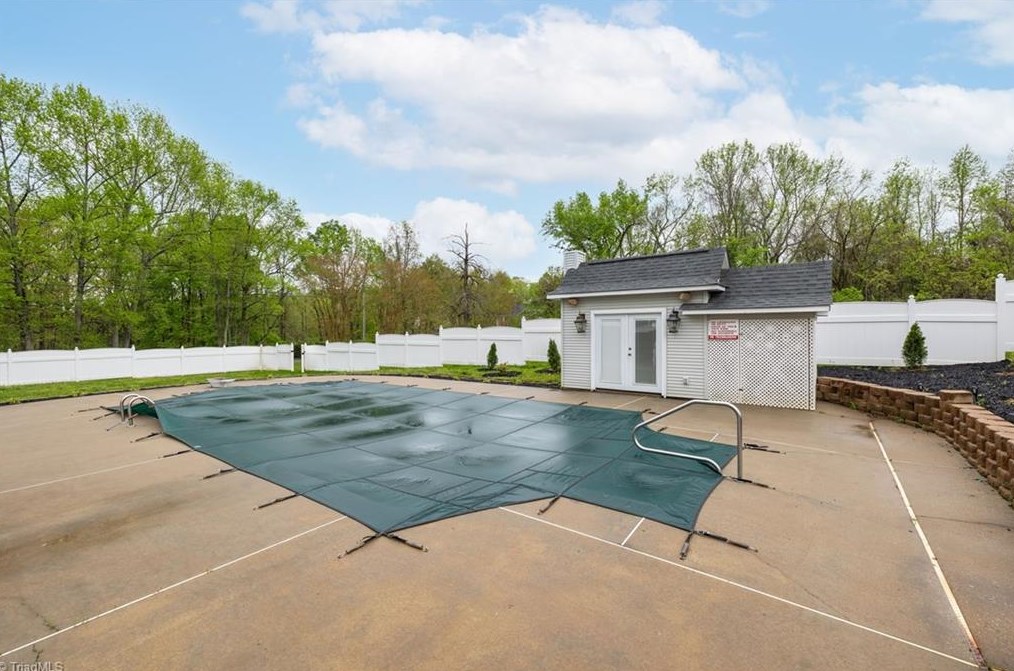 194 Old Farm Rd, Thomasville NC  27360-9423 exterior