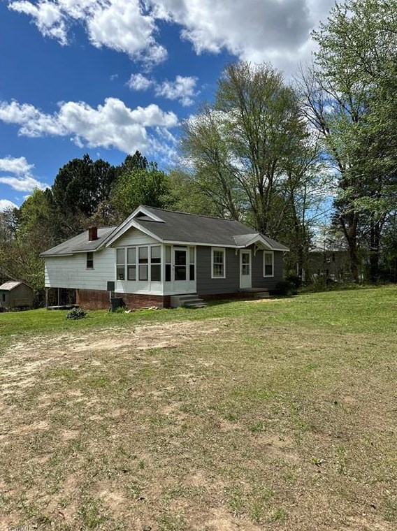 2960 Amostown Rd, Sandy Ridge, NC 27046