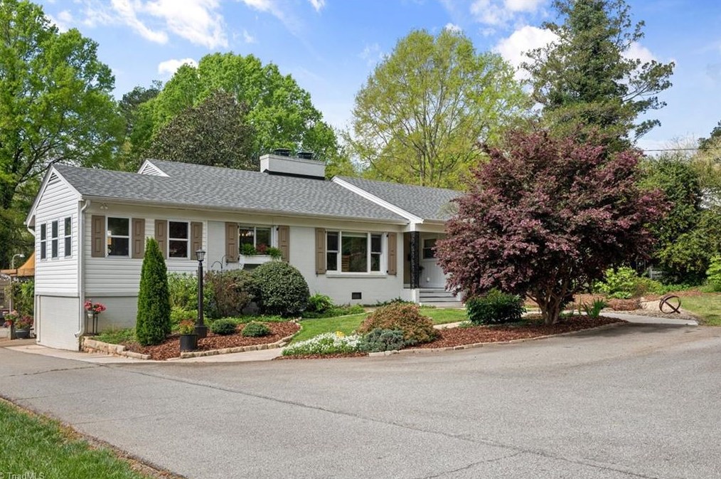 3811 Friendly Ave, Greensboro, NC 27410-5641