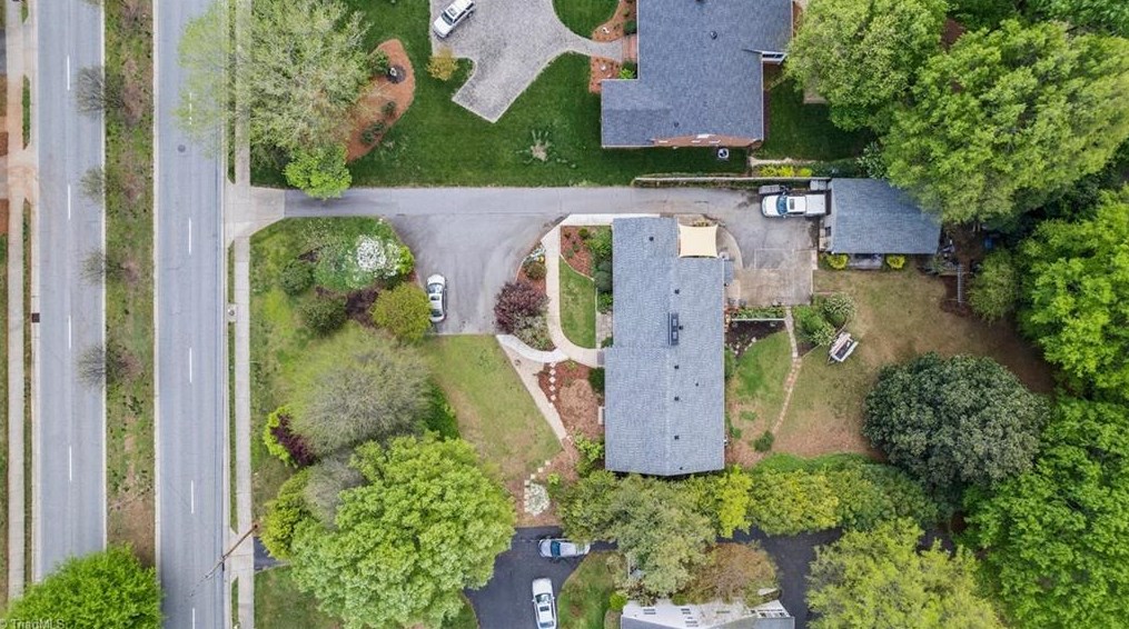 3811 Friendly Ave, Greensboro NC  27410-5641 exterior
