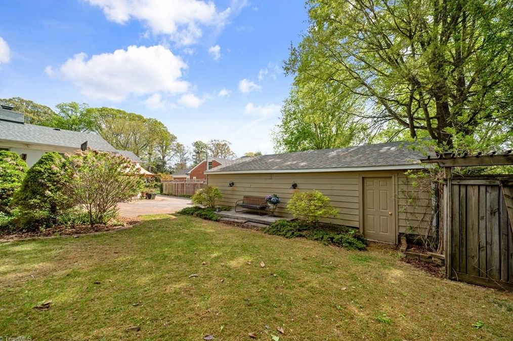 3811 Friendly Ave, Greensboro NC  27410-5641 exterior