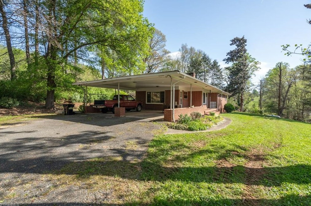 2975 Speedway Rd, North Wilkesboro, NC 28659