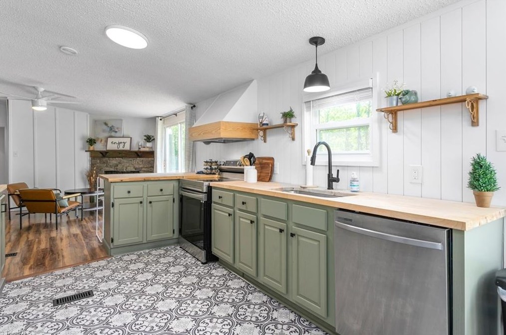 429 Riverview Ln, Lexington NC  27292-8853 exterior