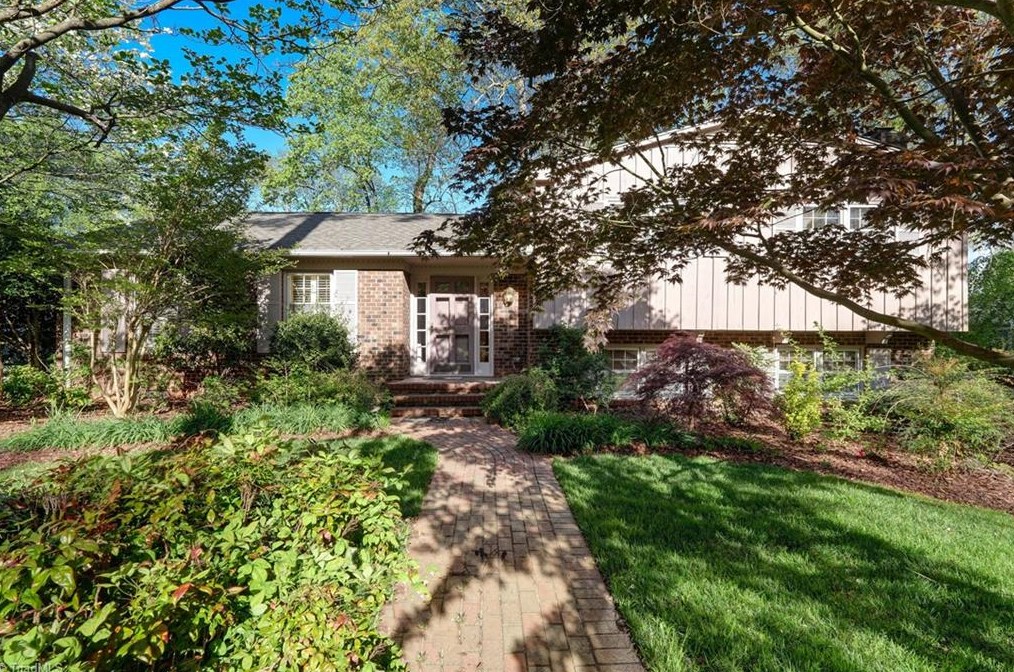 3104 Northampton Dr, Greensboro, NC 27408