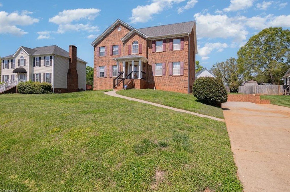 2005 Pembrooke Forest Dr, Winston Salem, NC 27106-8625