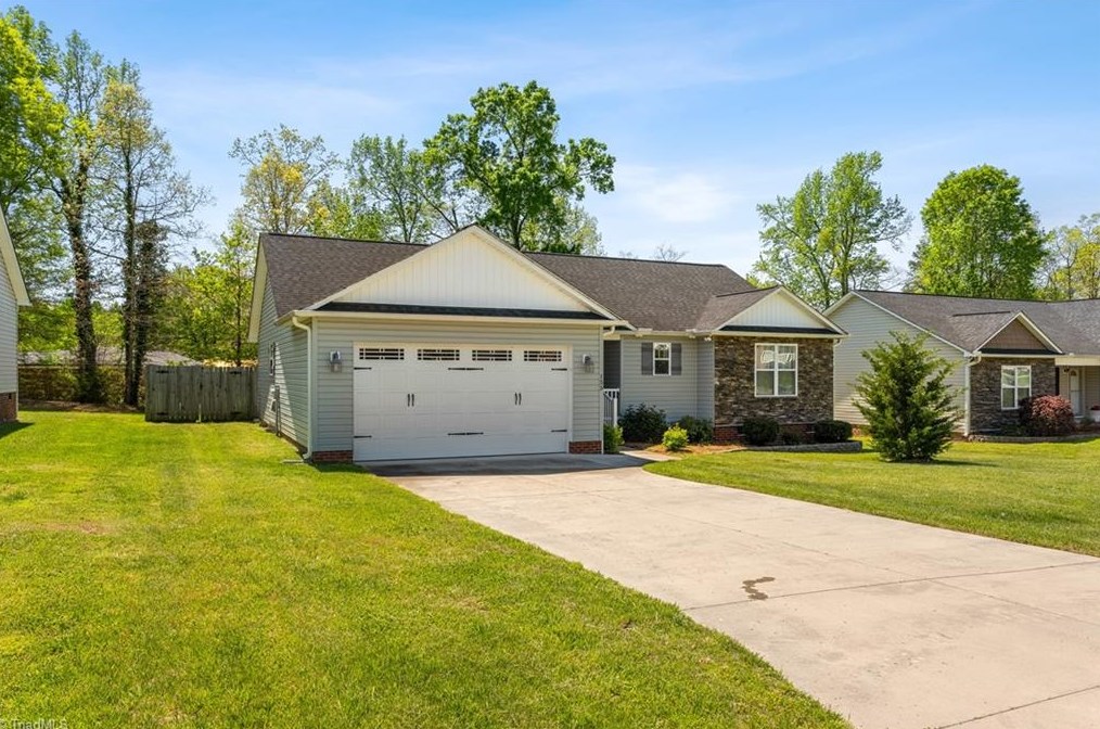 155 Von Logan Dr, Thomasville, NC 27360