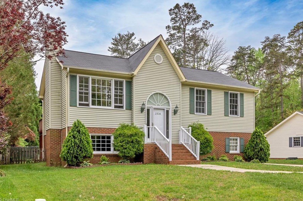 2534 White Fence Way, High Point NC  27265-9307 exterior