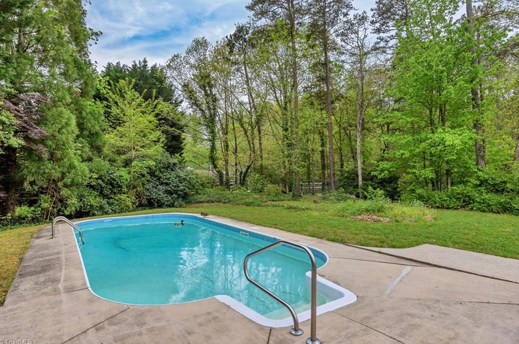 2534 White Fence Way, High Point NC  27265-9307 exterior