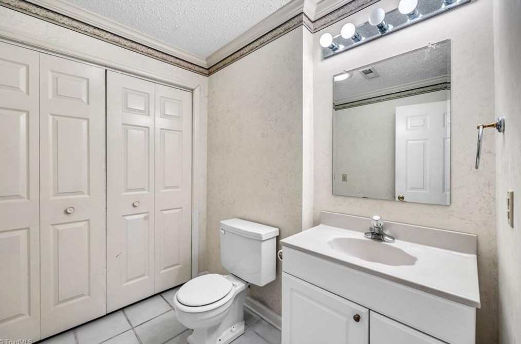 2534 White Fence Way, High Point NC  27265-9307 exterior