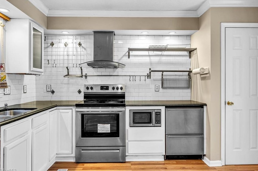 2534 White Fence Way, High Point NC  27265-9307 exterior