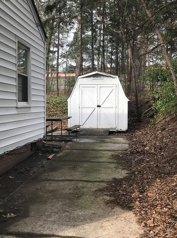 2708 Stratford Dr, Greensboro, NC 27408