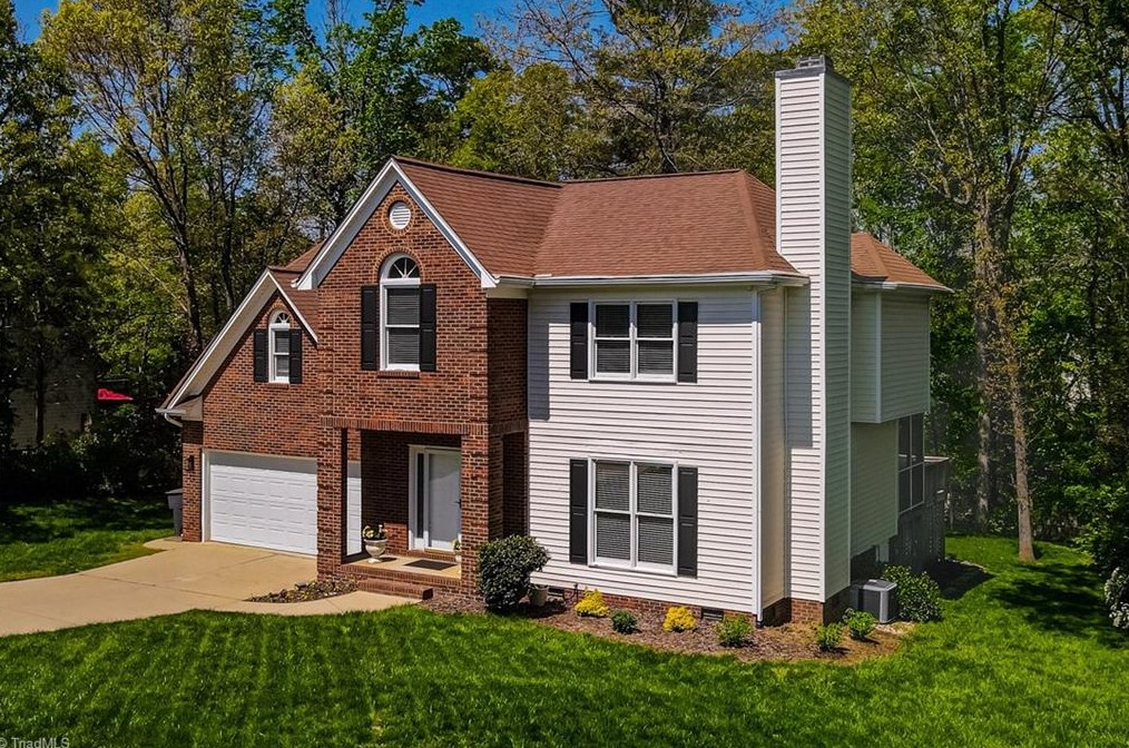 3918 Cedar Crest Ln, High Point, NC 27265-9406