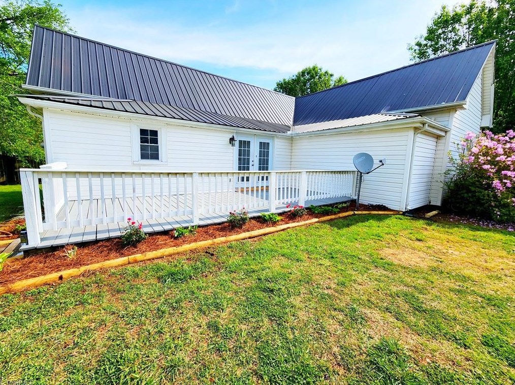 303 Dameron St, Eden, NC 27288-3119