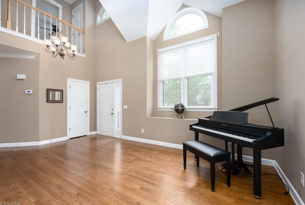 2405 Regents Park Ln, Greensboro, NC 27455-1176