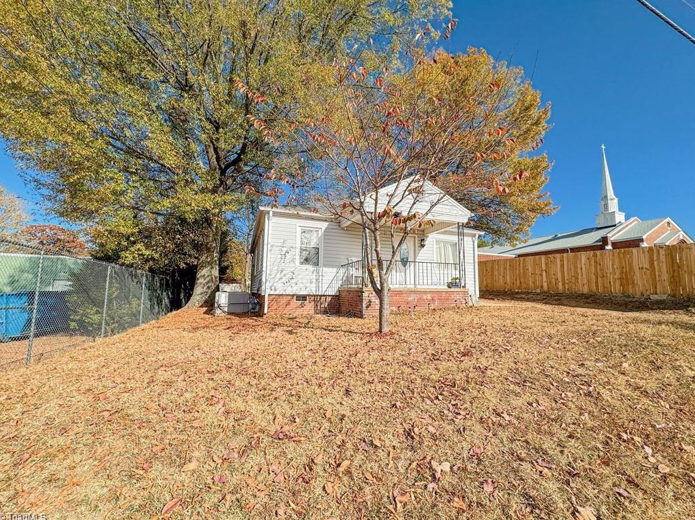 1510 Blandwood Dr, High Point, NC 27260-8202