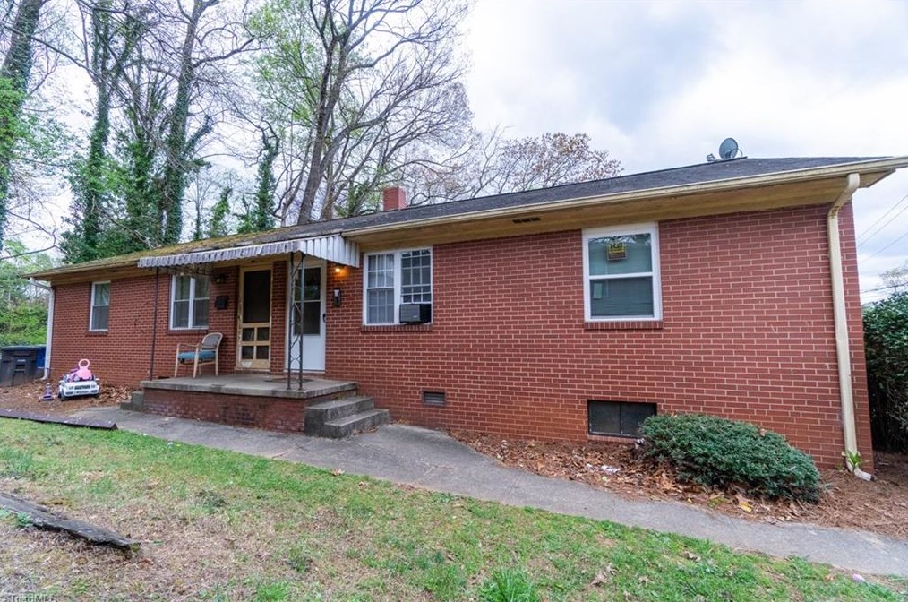1114 Academy St, Winston Salem, NC 27101-4940