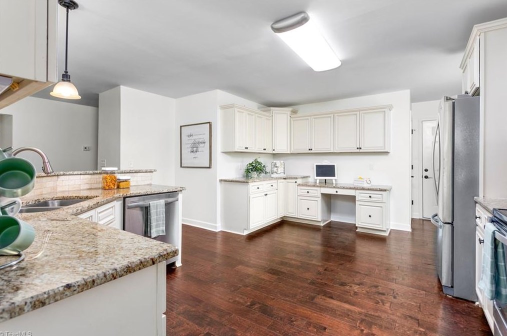 114 Camino Dr, Thomasville NC  27360-6380 exterior