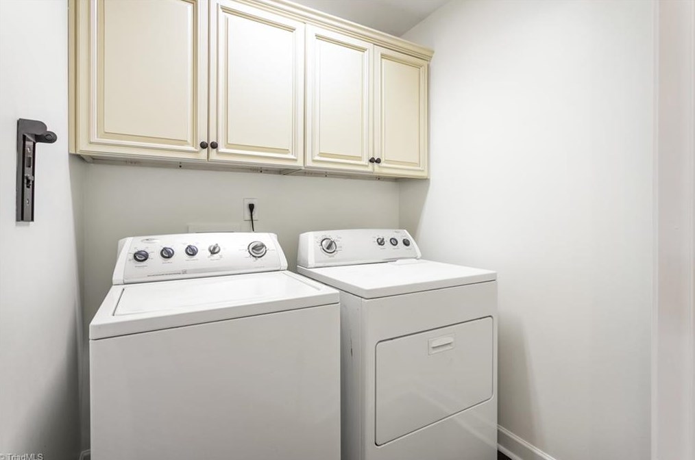 114 Camino Dr, Thomasville NC  27360-6380 exterior