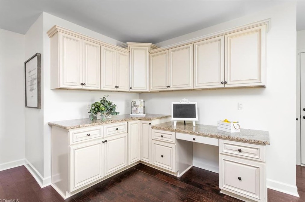 114 Camino Dr, Thomasville NC  27360-6380 exterior