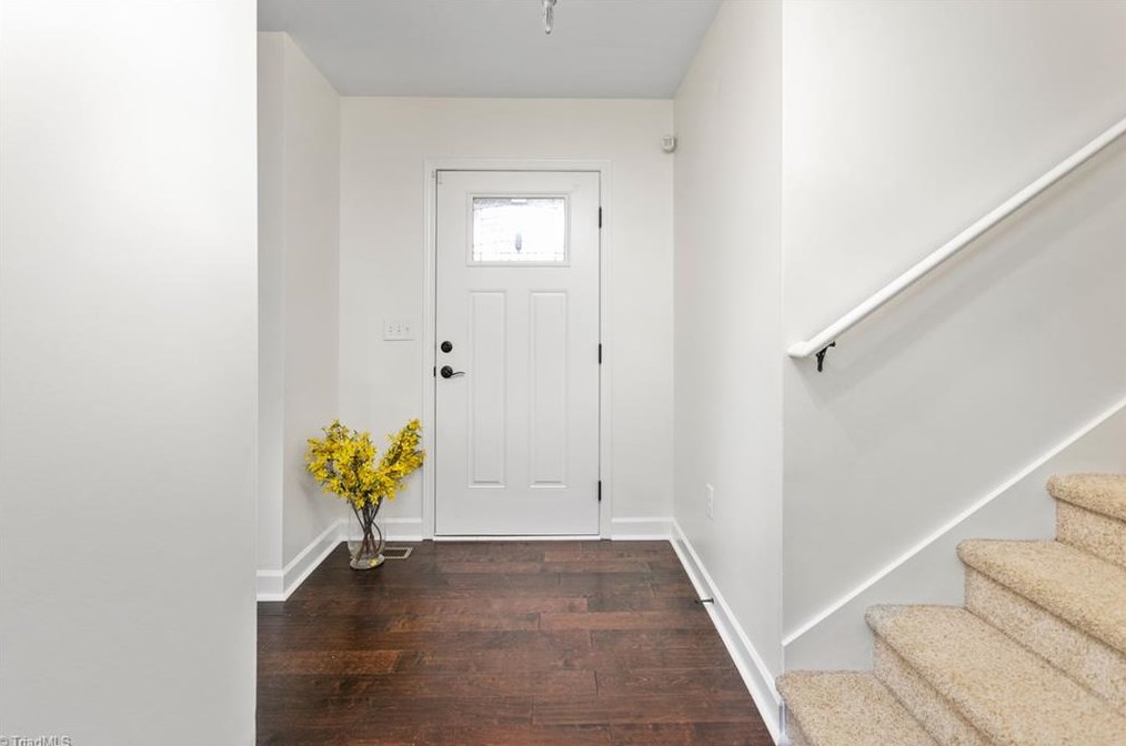 114 Camino Dr, Thomasville NC  27360-6380 exterior