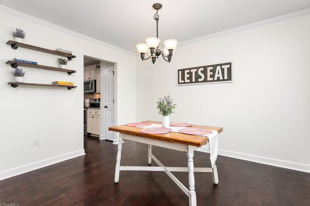 114 Camino Dr, Thomasville NC  27360-6380 exterior