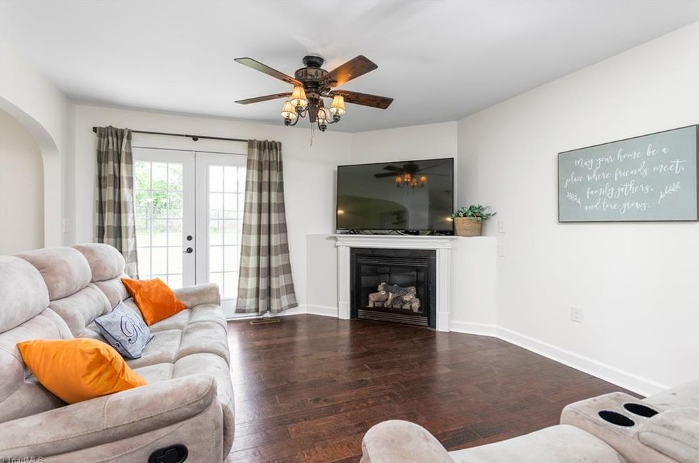 114 Camino Dr, Thomasville NC  27360-6380 exterior