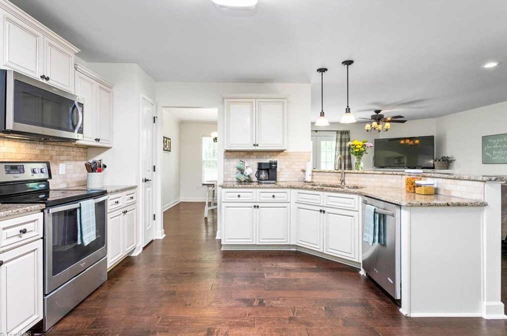 114 Camino Dr, Thomasville NC  27360-6380 exterior