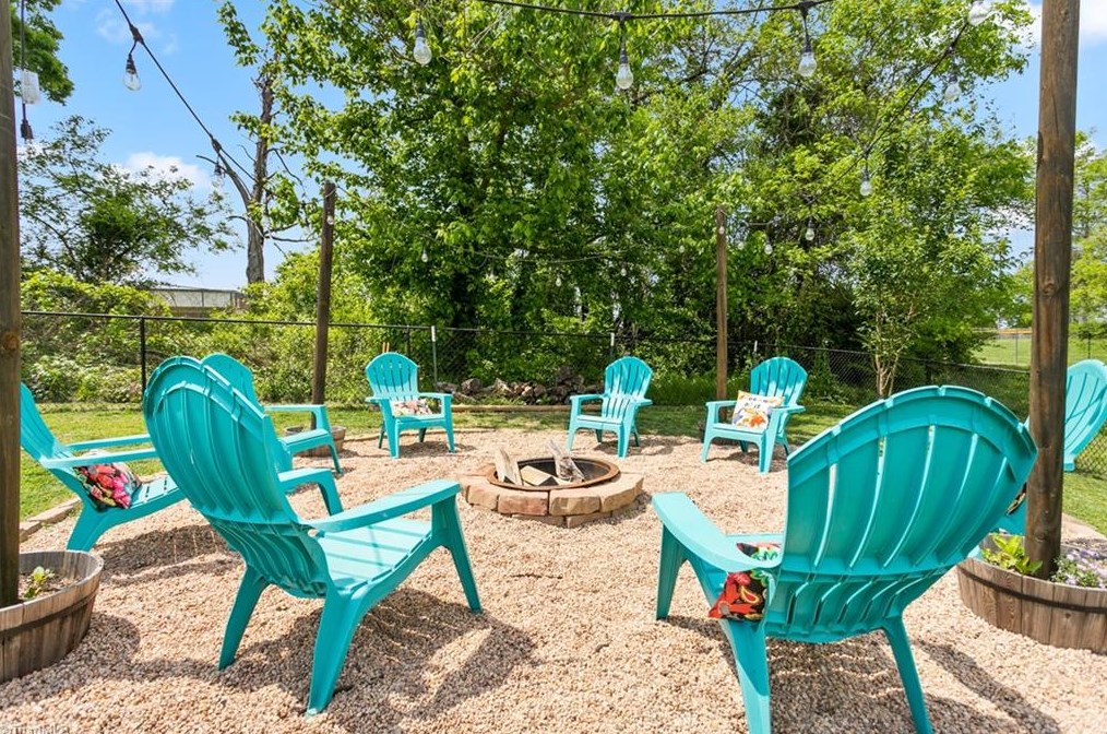 114 Camino Dr, Thomasville NC  27360-6380 exterior