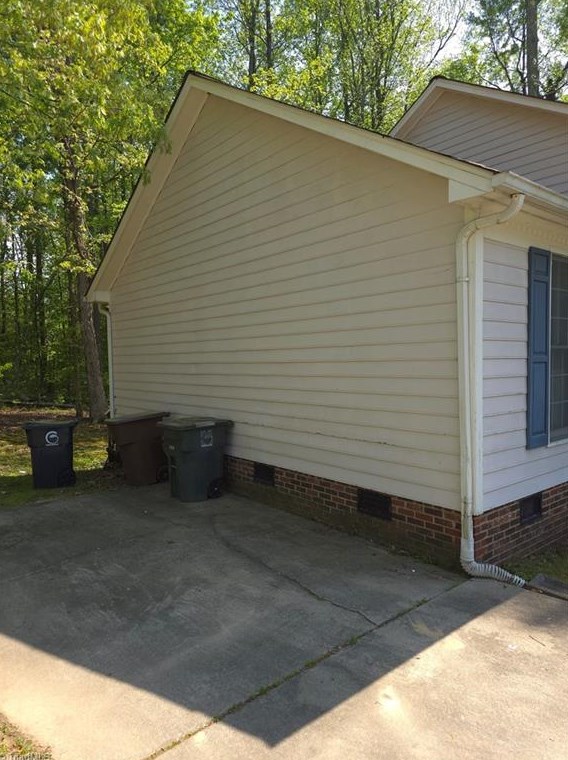 3315 Argyle Ln, Greensboro, NC 27406-8209