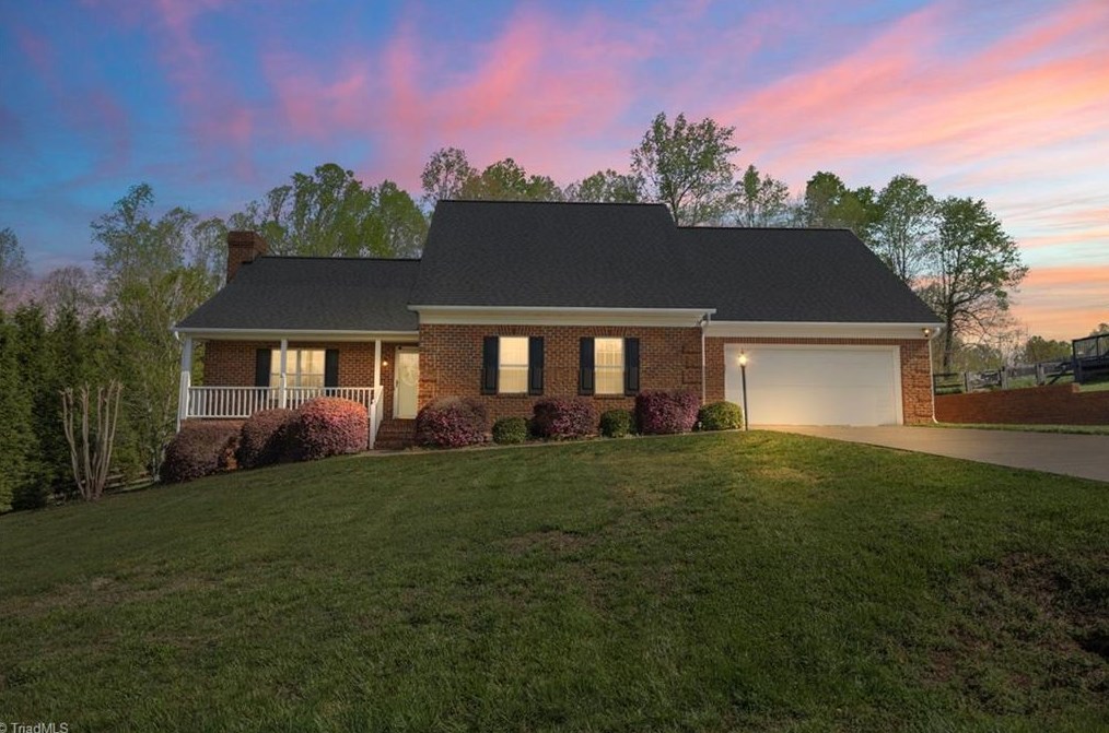 9545 White Tail Trl, Kernersville, NC 27284-8740