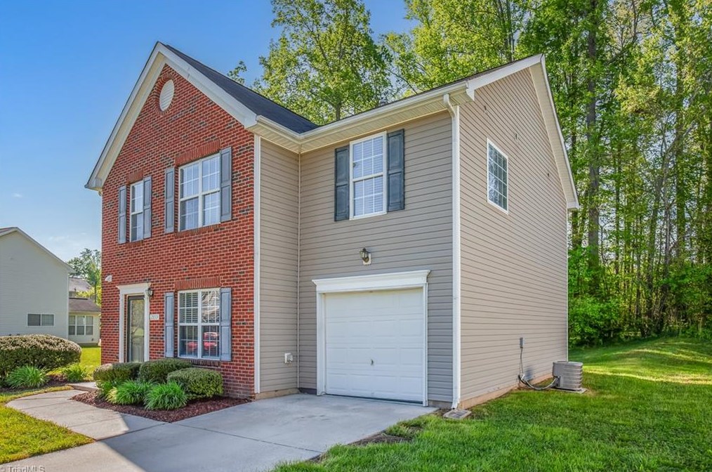 2859 Chestnut Heights Rd, Winston Salem, NC 27107