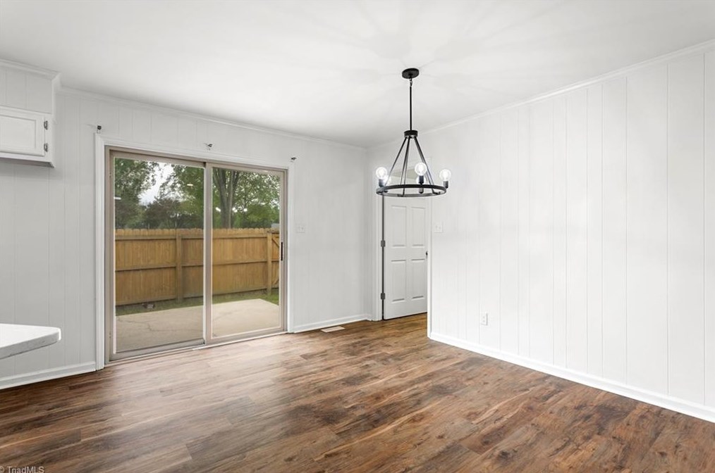 1018 Robert Ln, High Point NC  27263-3300 exterior