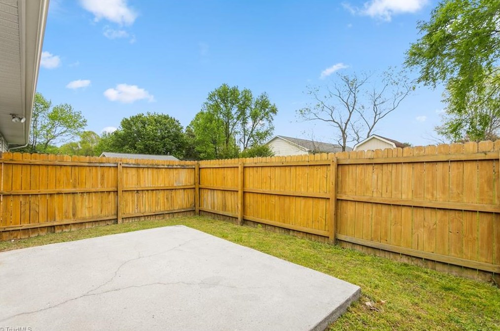 1018 Robert Ln, High Point NC  27263-3300 exterior