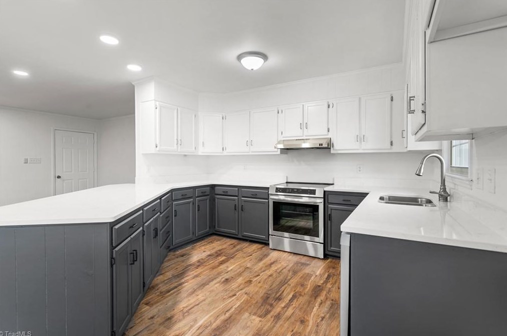 1018 Robert Ln, High Point NC  27263-3300 exterior