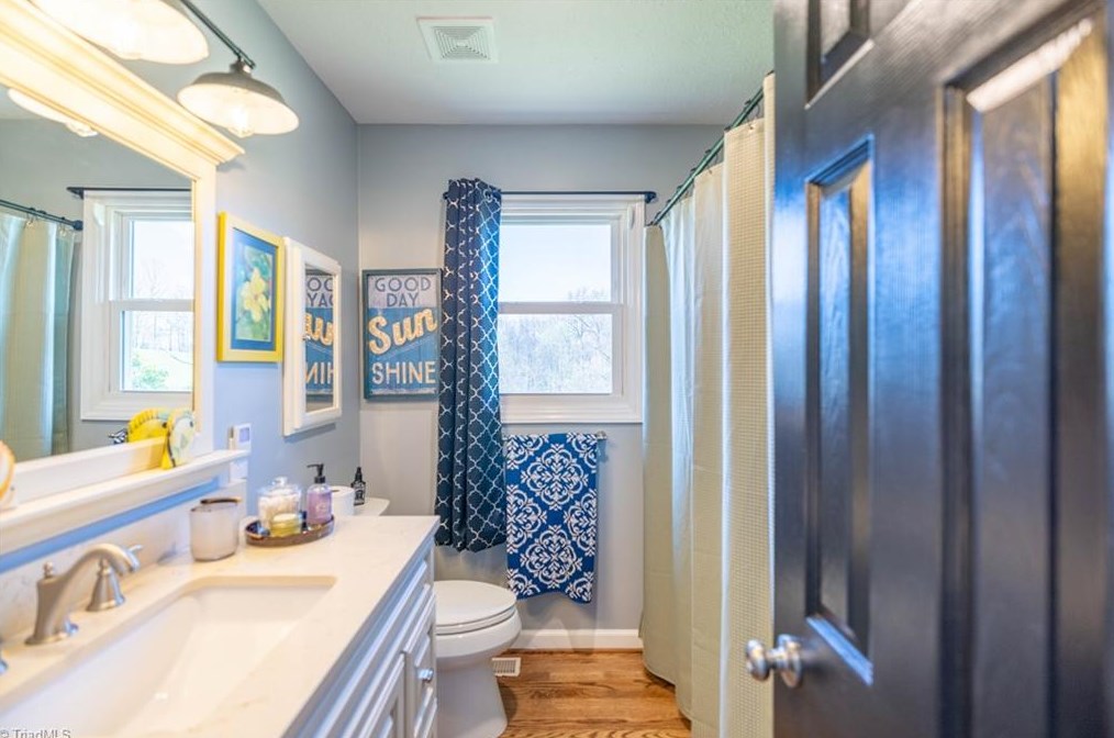 135 Rivers Edge Rd, Edwards Crossroads NC  28675-9766 exterior